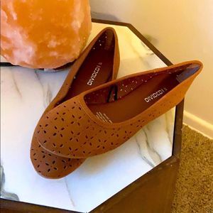5/$25 H&M Tan flats